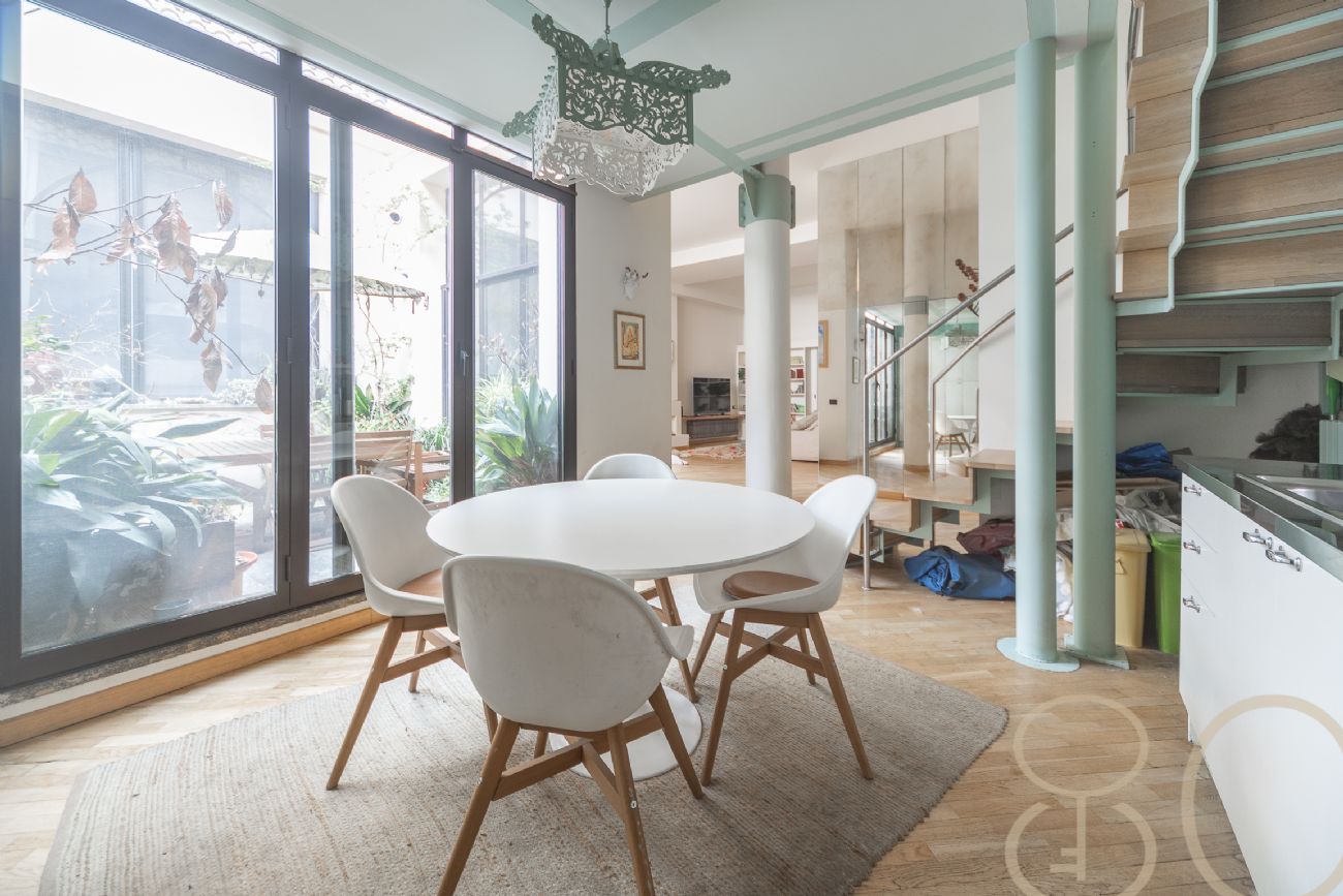 LOFT CON TRE CAMERE PATIO PRIVATO E BOX