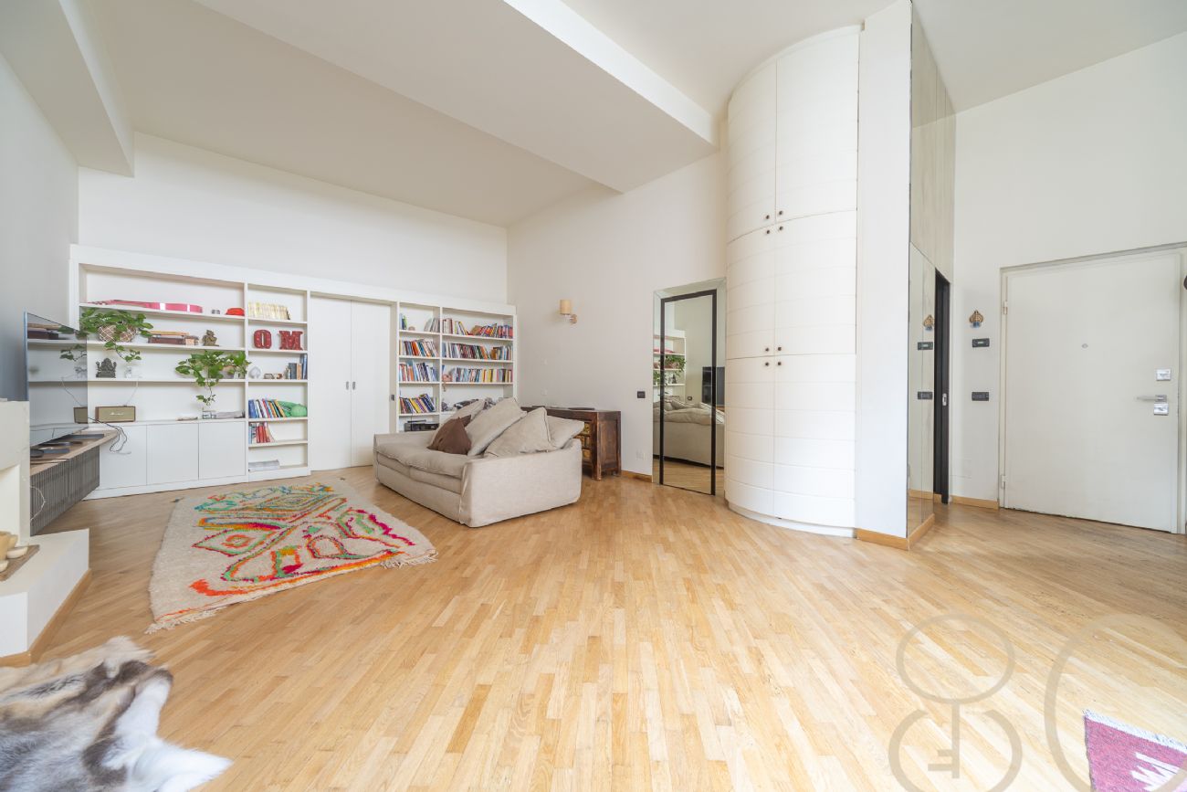 LOFT CON TRE CAMERE PATIO PRIVATO E BOX