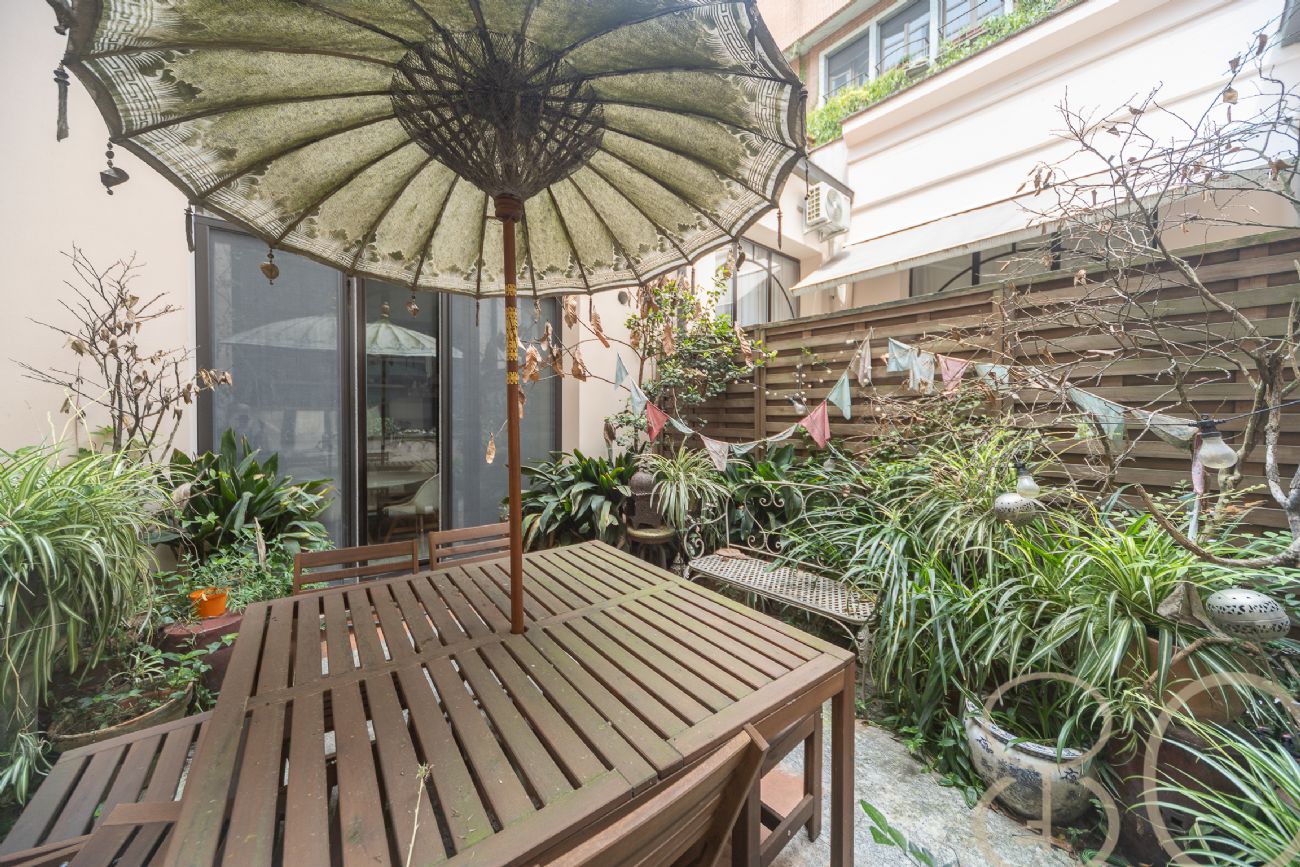 LOFT CON TRE CAMERE PATIO PRIVATO E BOX
