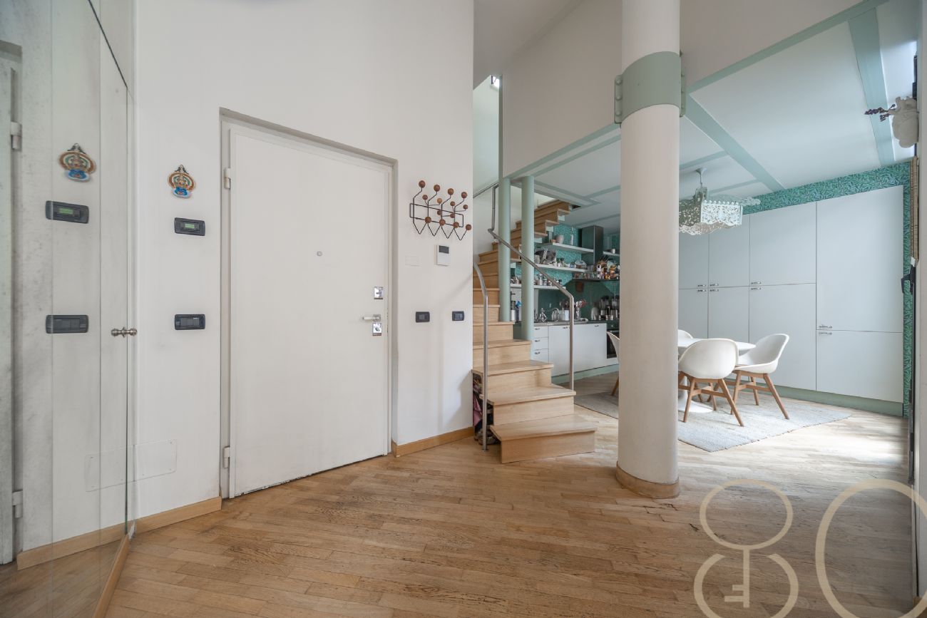 LOFT CON TRE CAMERE PATIO PRIVATO E BOX