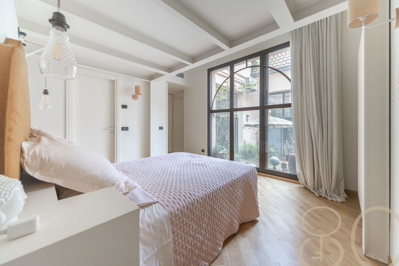 LOFT CON TRE CAMERE PATIO PRIVATO E BOX