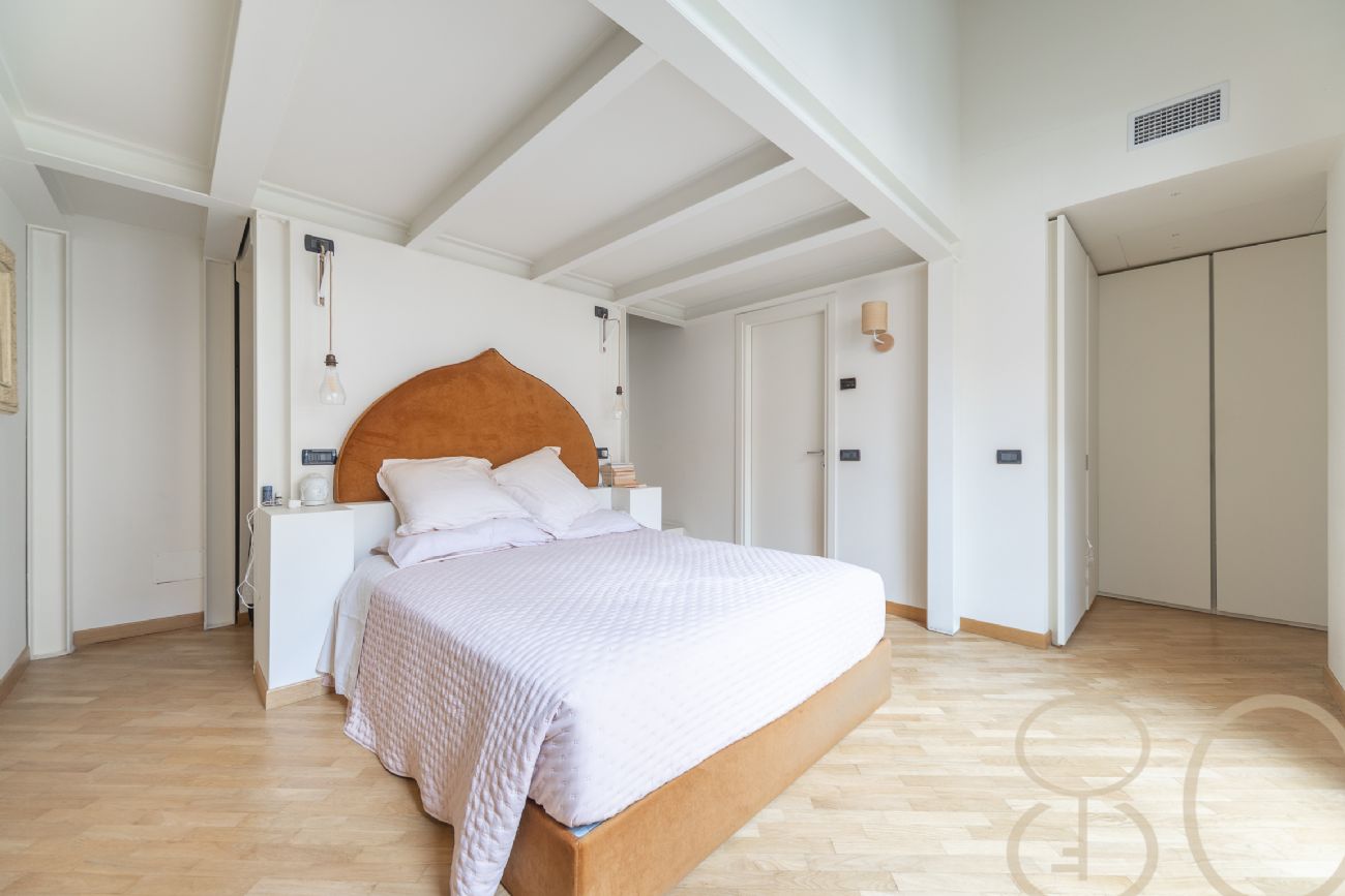 LOFT CON TRE CAMERE PATIO PRIVATO E BOX