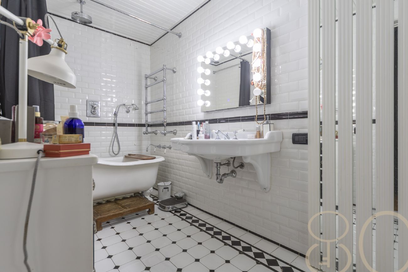 LOFT CON TRE CAMERE PATIO PRIVATO E BOX