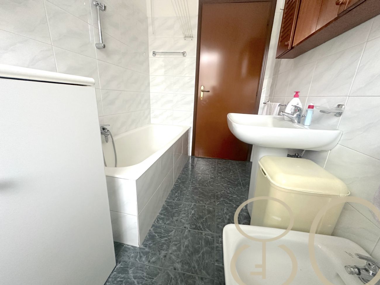TRILOCALE CON DOPPIO BALCONE