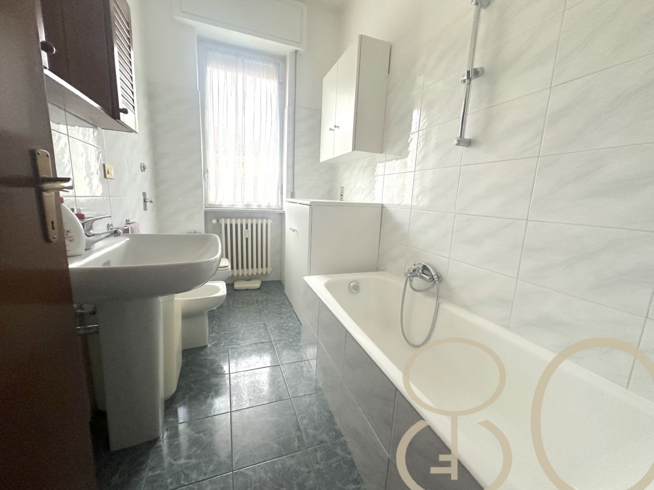 TRILOCALE CON DOPPIO BALCONE