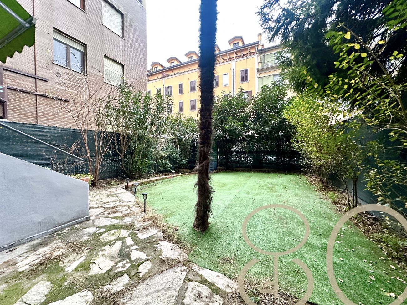 OPEN SPACE CON GIARDINO PRIVATO