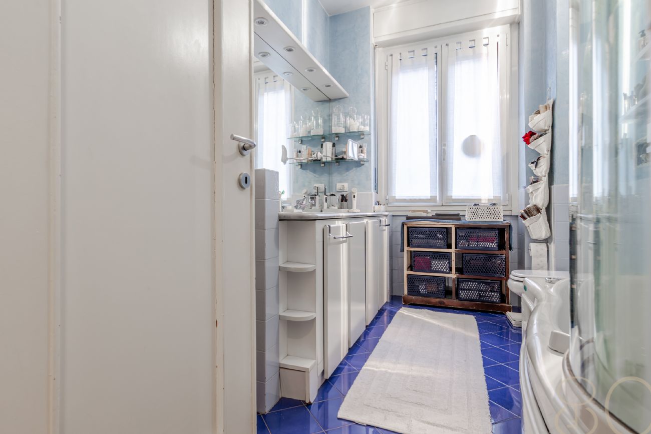 PLURILOCALE CON POSTO AUTO