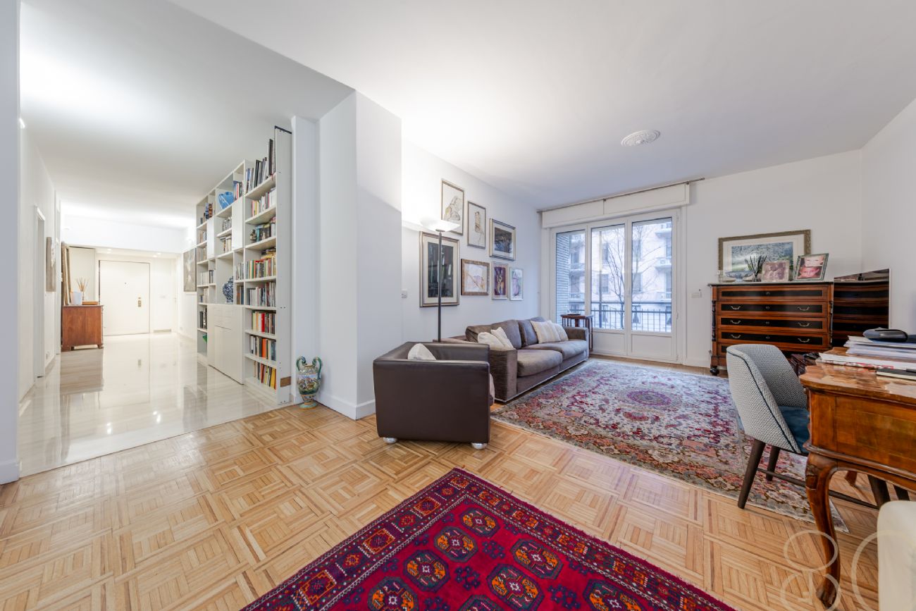 PLURILOCALE CON POSTO AUTO