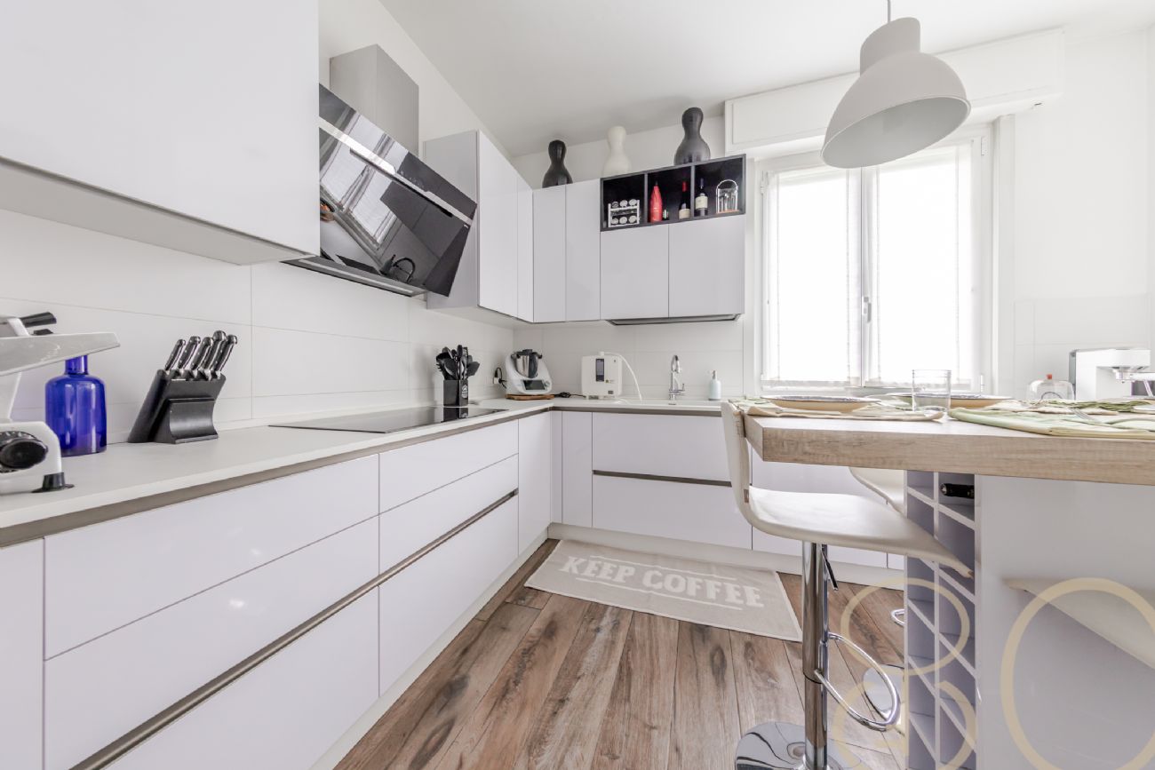 PLURILOCALE CON POSTO AUTO