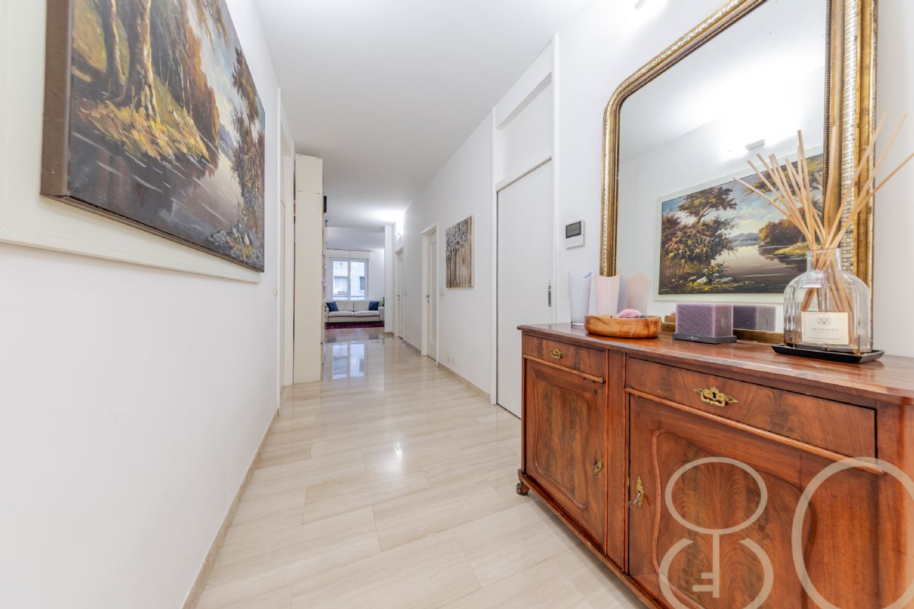 PLURILOCALE CON POSTO AUTO