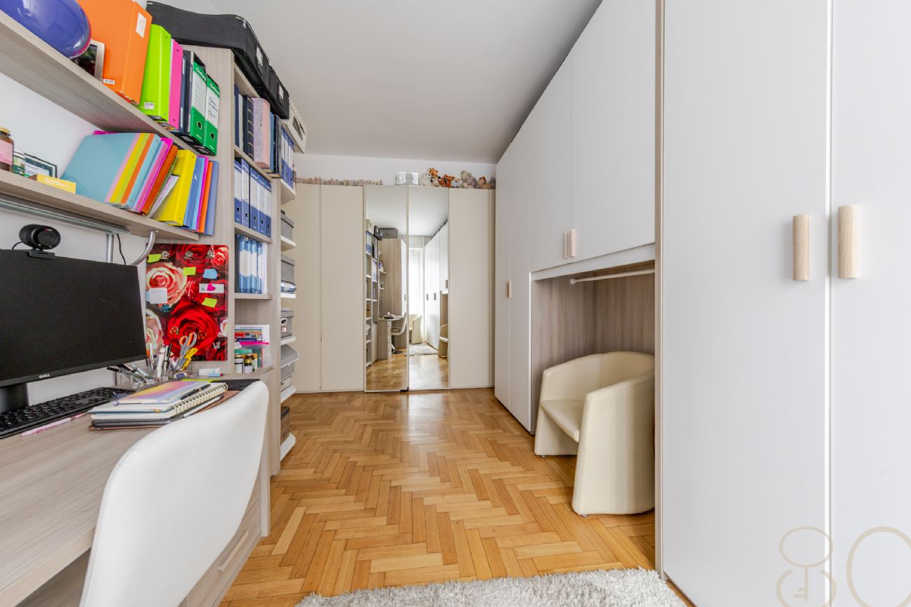 PLURILOCALE CON POSTO AUTO