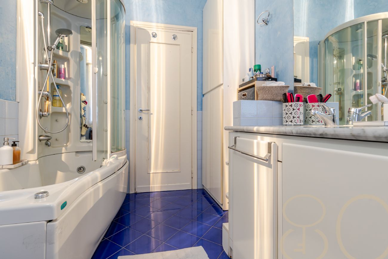 PLURILOCALE CON POSTO AUTO