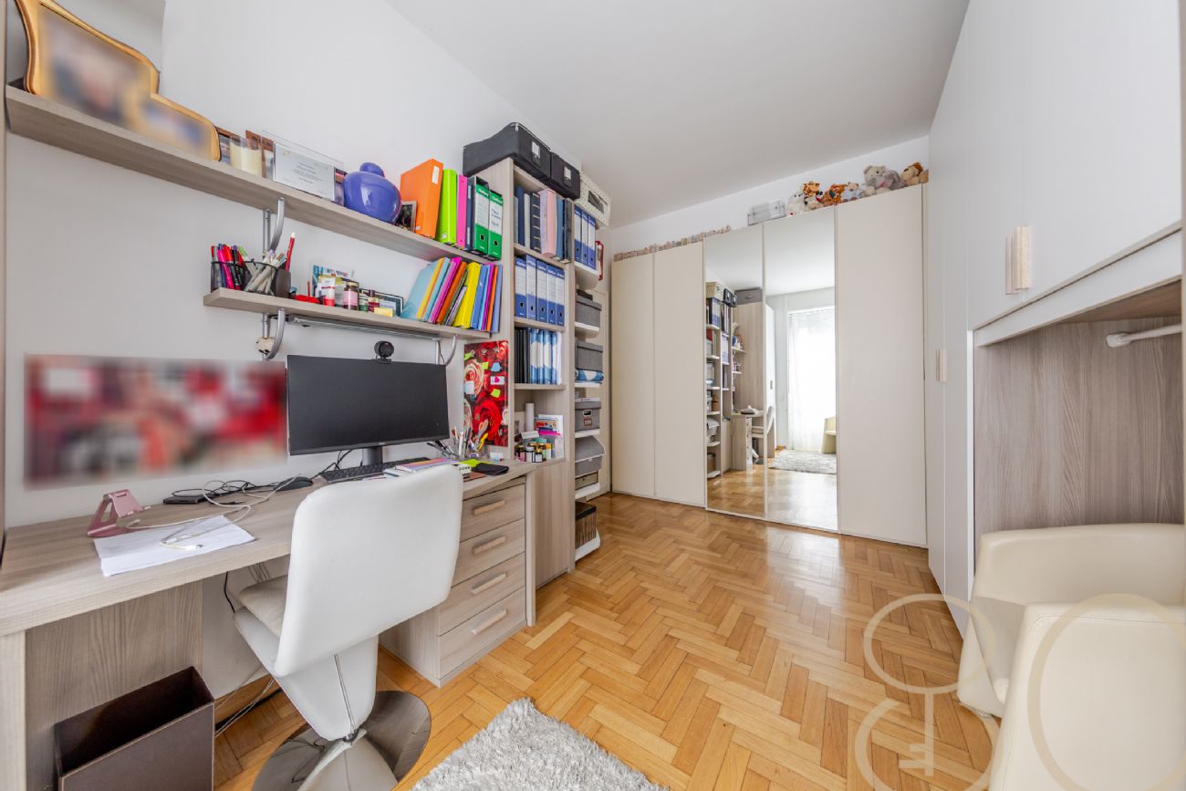 PLURILOCALE CON POSTO AUTO