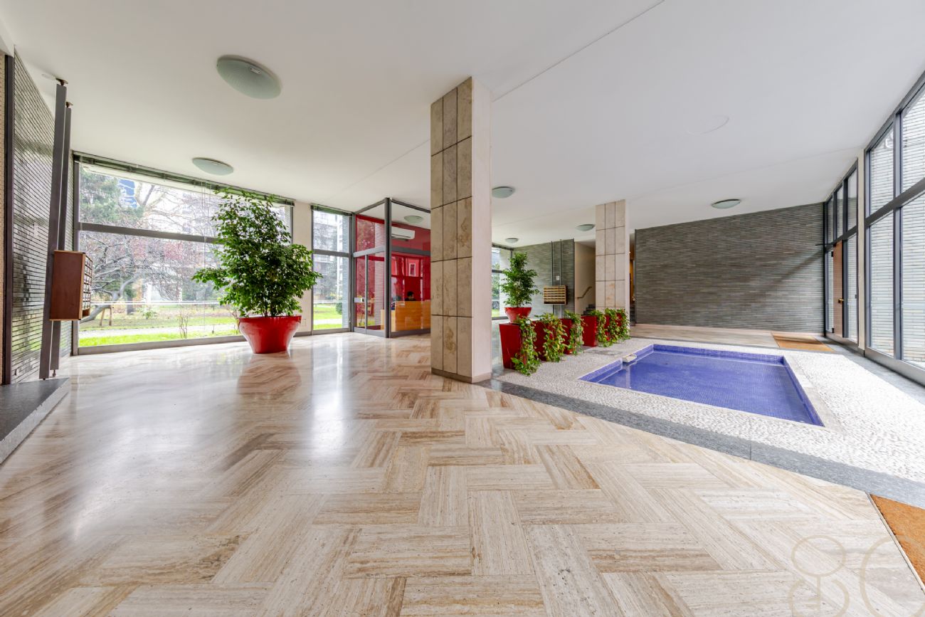 PLURILOCALE CON POSTO AUTO