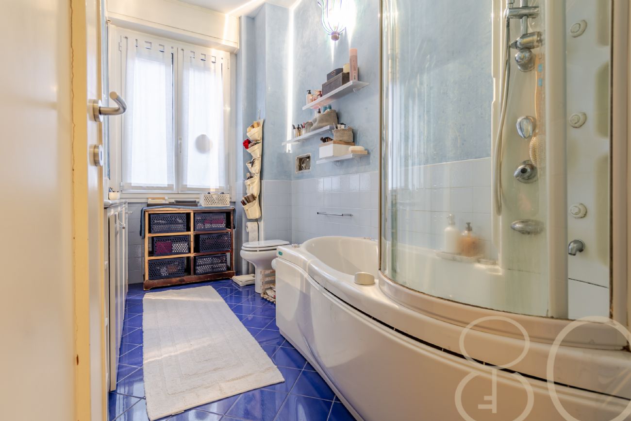 PLURILOCALE CON POSTO AUTO