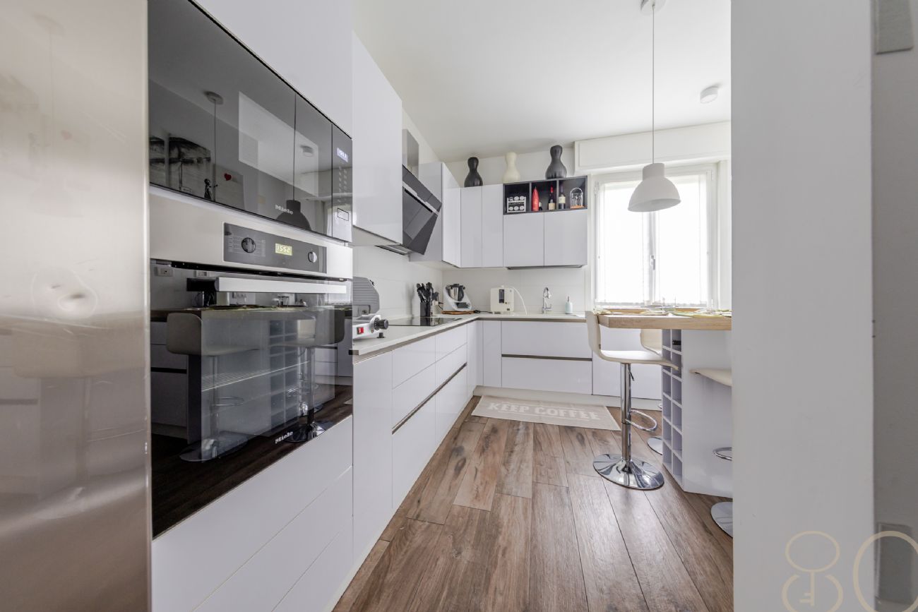 PLURILOCALE CON POSTO AUTO