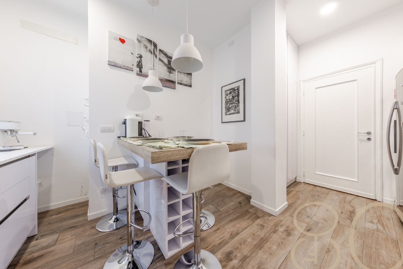 PLURILOCALE CON POSTO AUTO