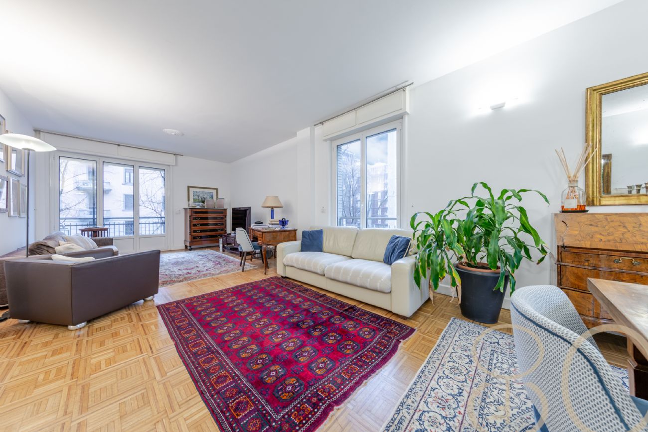 PLURILOCALE CON POSTO AUTO