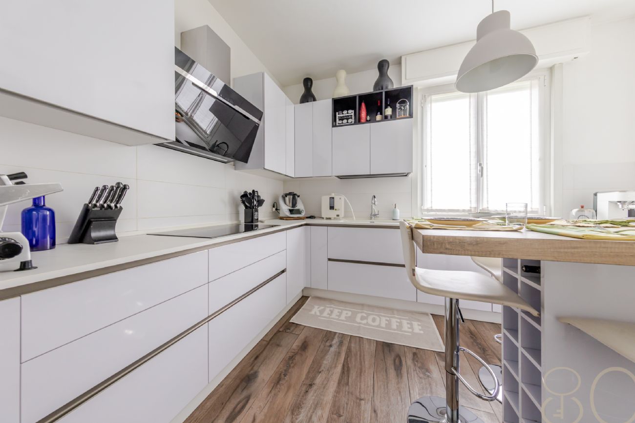 PLURILOCALE CON POSTO AUTO