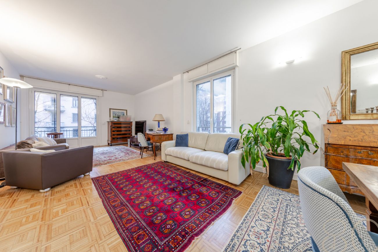 PLURILOCALE CON POSTO AUTO