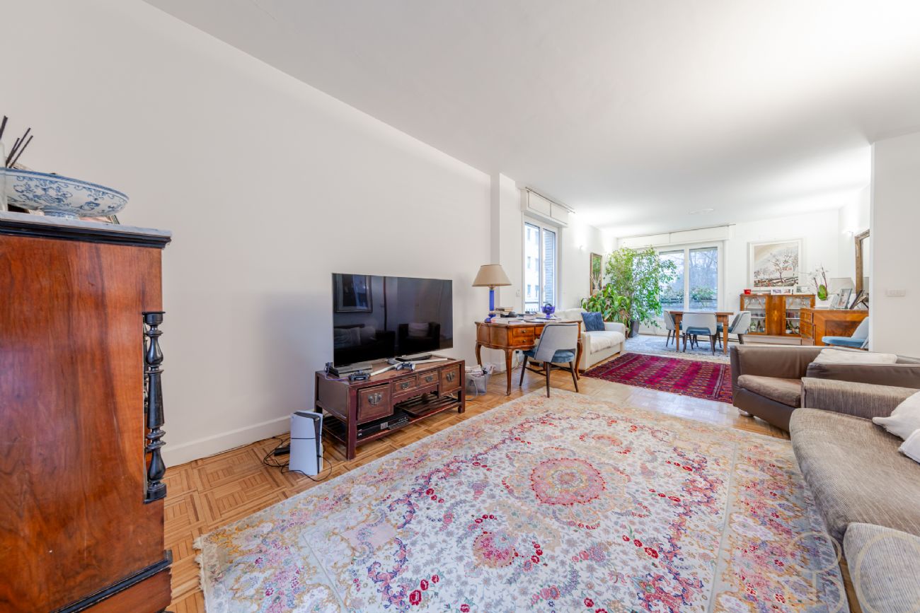 PLURILOCALE CON POSTO AUTO