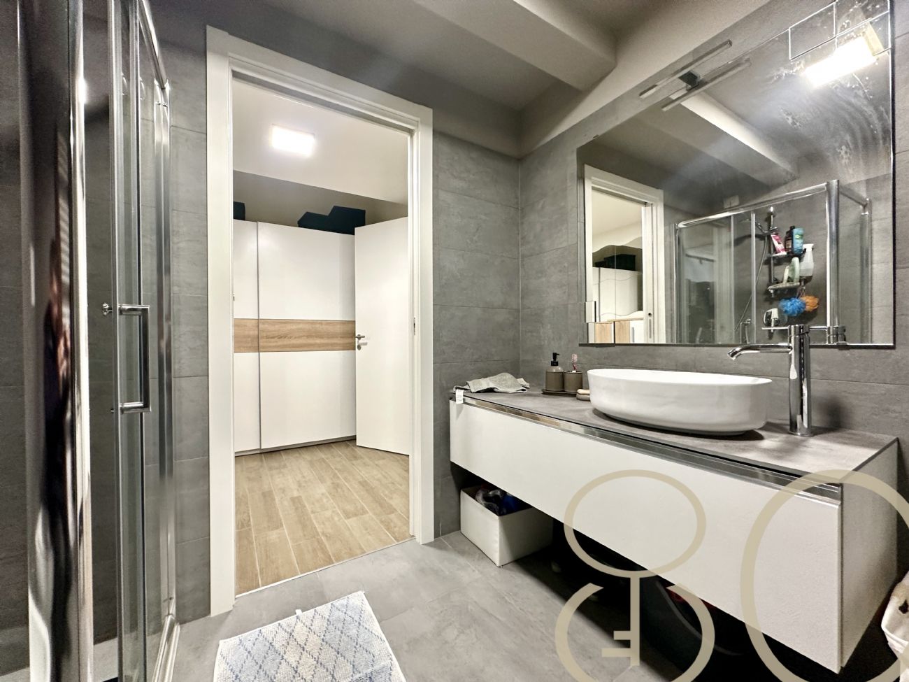 BILOCALE CON TERRAZZO