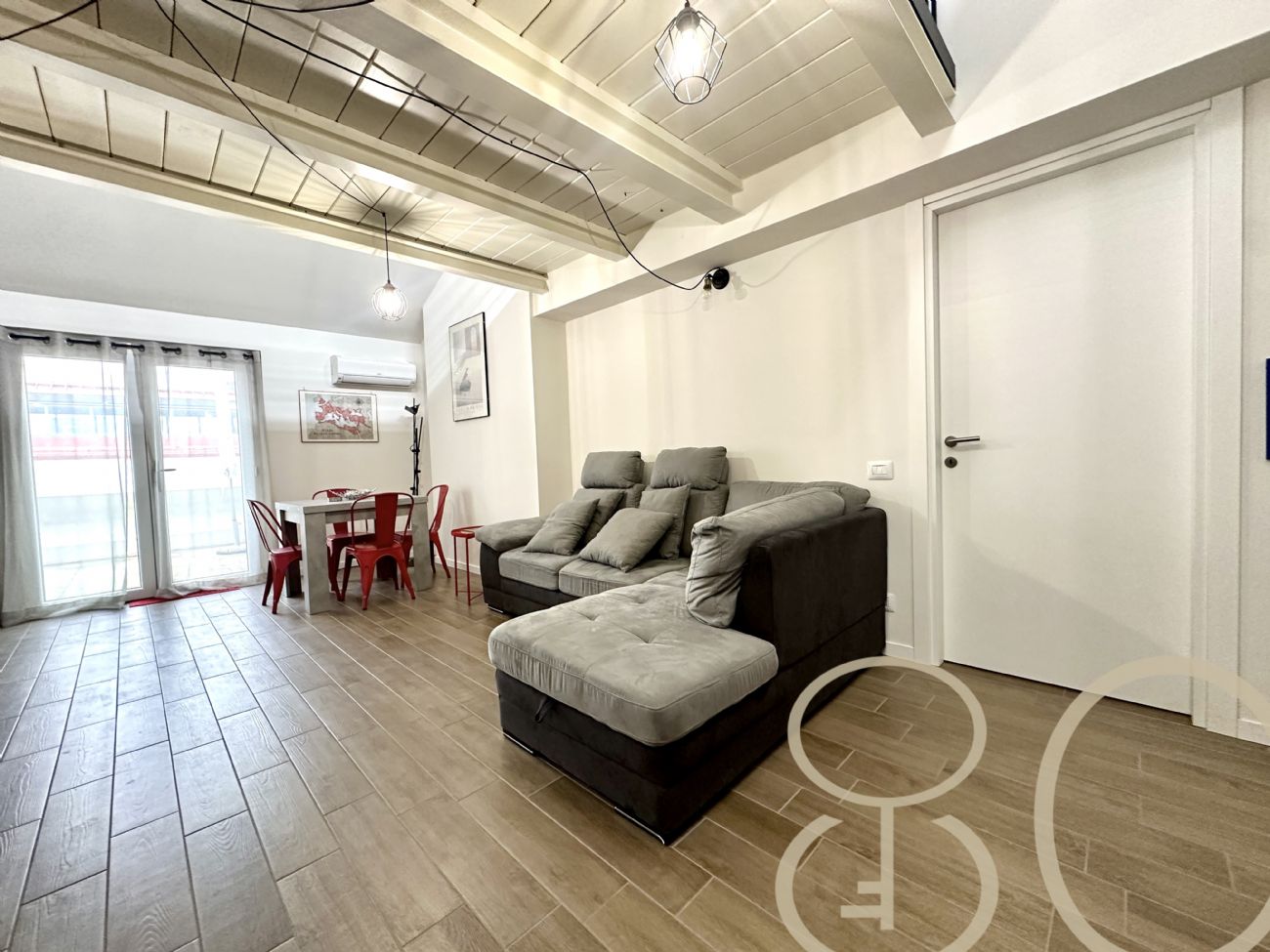 BILOCALE CON TERRAZZO