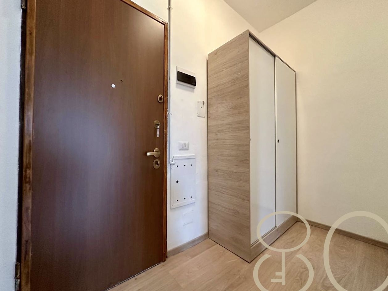 MONOLOCALE CON BALCONE