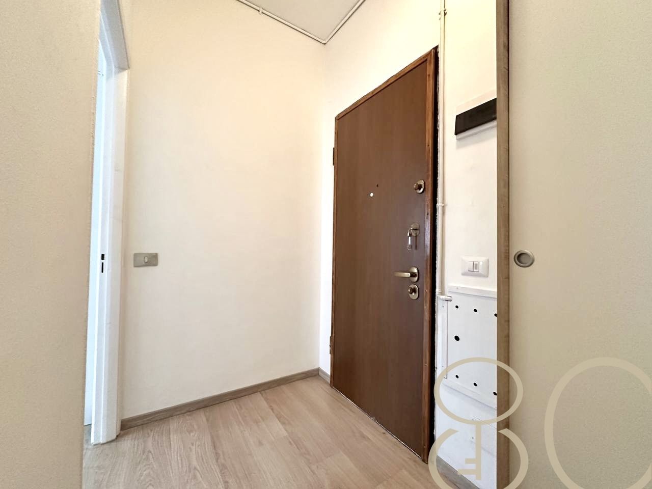 MONOLOCALE CON BALCONE