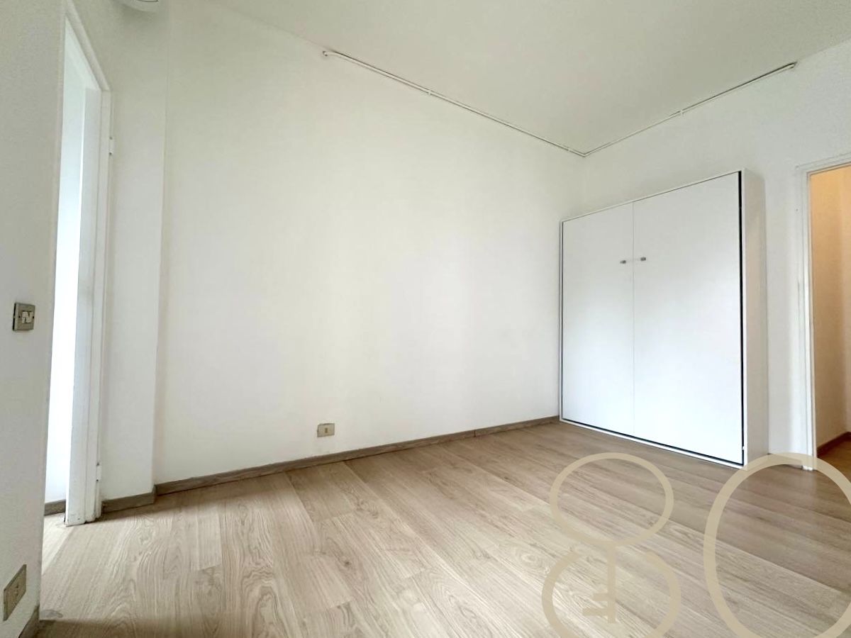 MONOLOCALE CON BALCONE