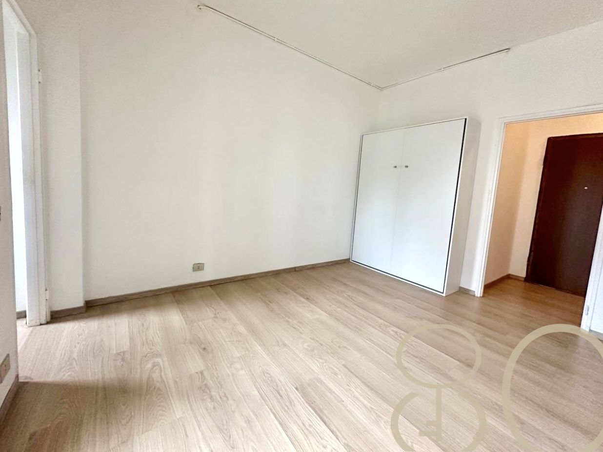 MONOLOCALE CON BALCONE