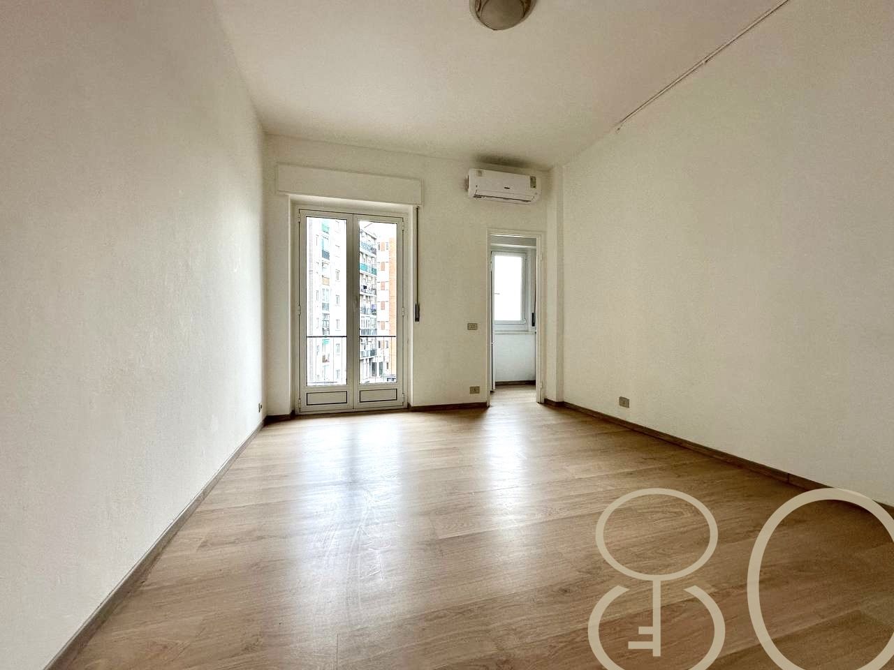 MONOLOCALE CON BALCONE