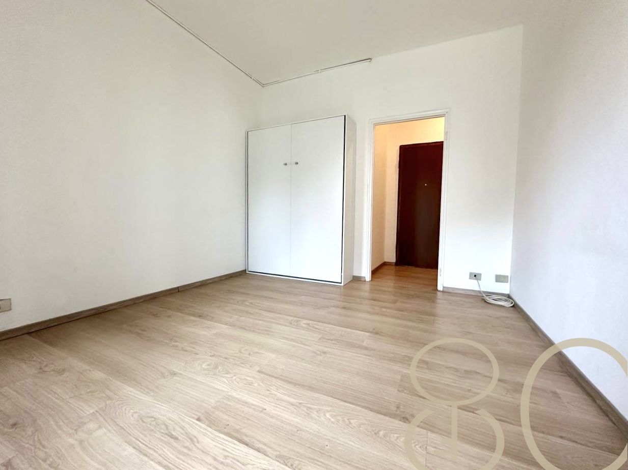 MONOLOCALE CON BALCONE