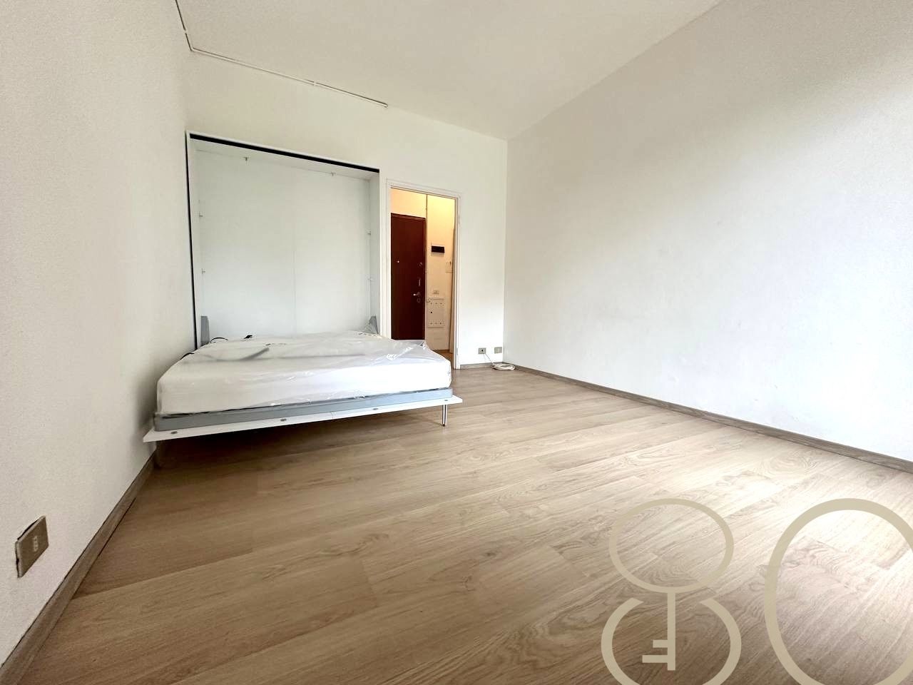 MONOLOCALE CON BALCONE