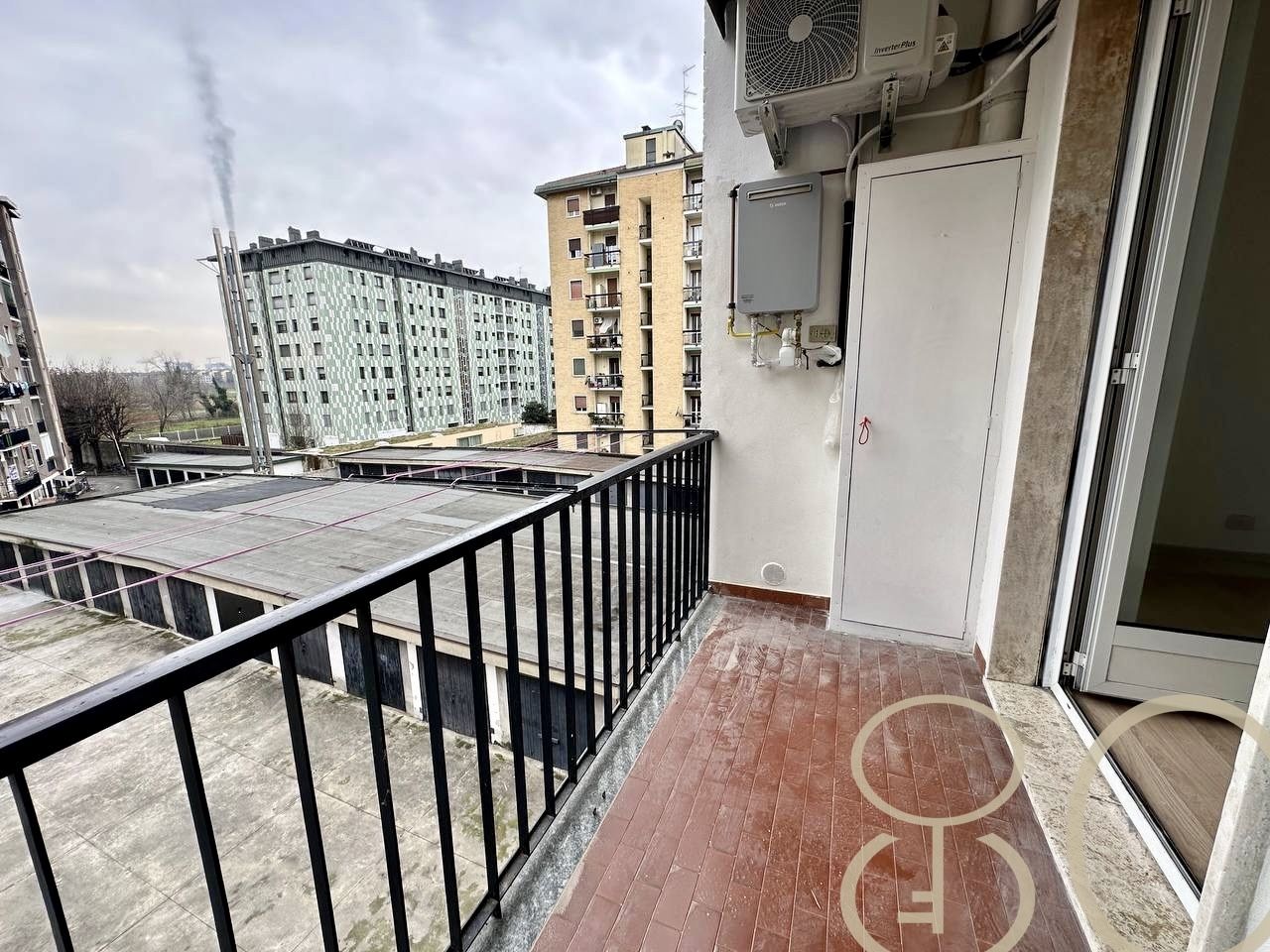 MONOLOCALE CON BALCONE