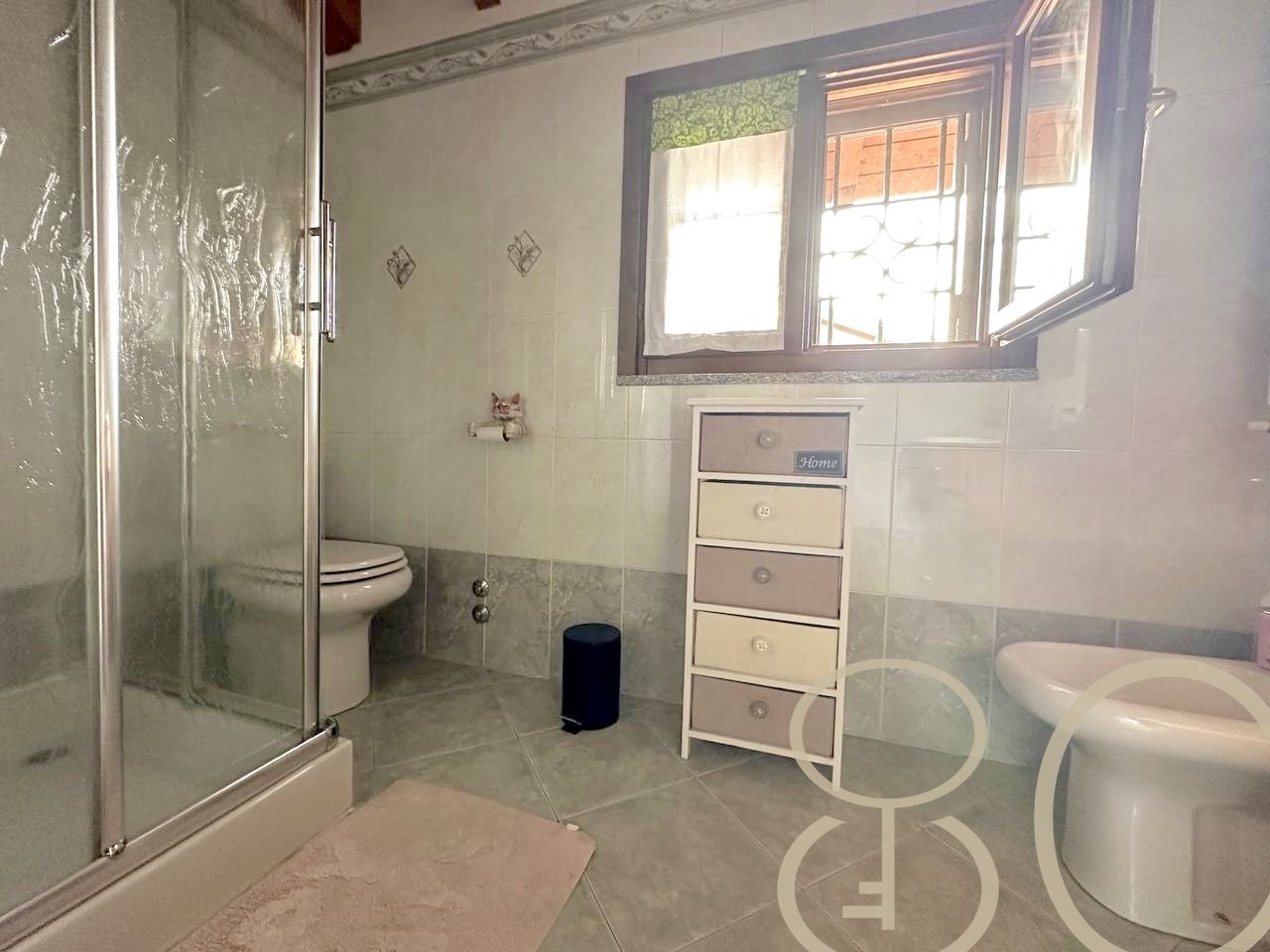 VILLA INDIPENDENTE CON AMPIO GIARDINO ANGOLARE, BOX E POSTO