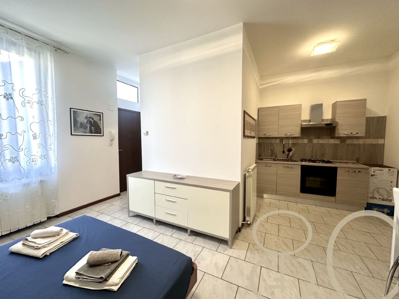 MONOLOCALE CON TERRAZZO COMUNE