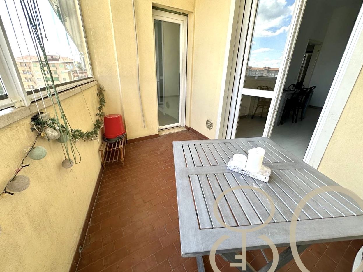 ULTIMO PIANO CON VISTA PANORAMICA E DOPPI BALCONI
