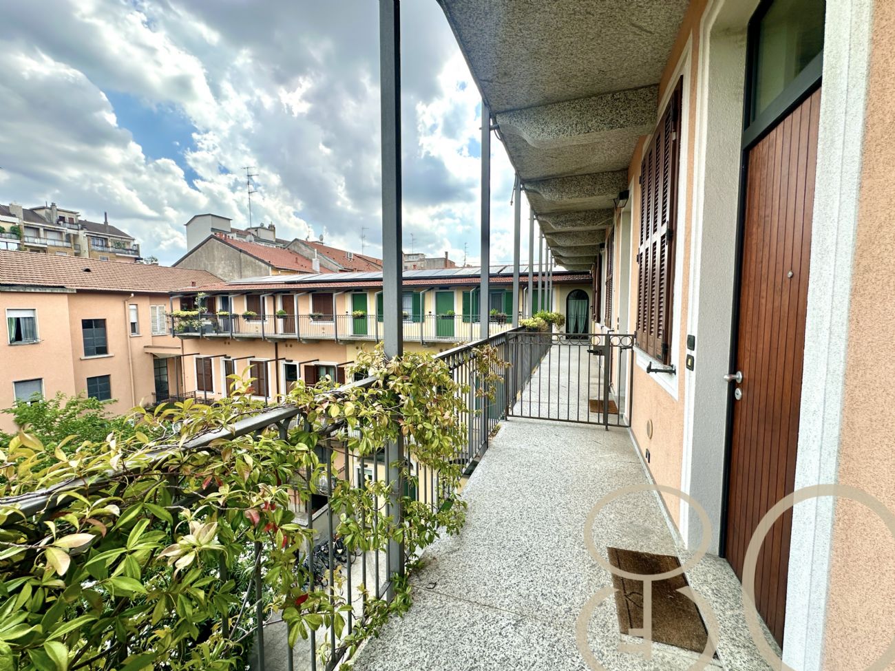 BILOCALE CON BALCONATA