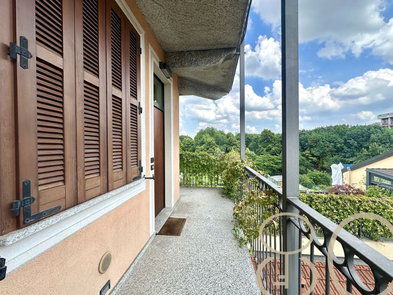 BILOCALE CON BALCONATA