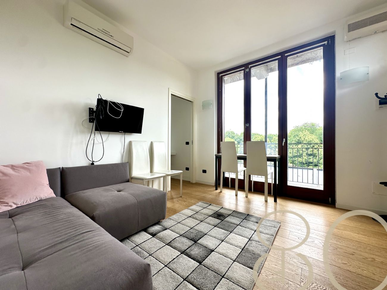 BILOCALE CON BALCONATA