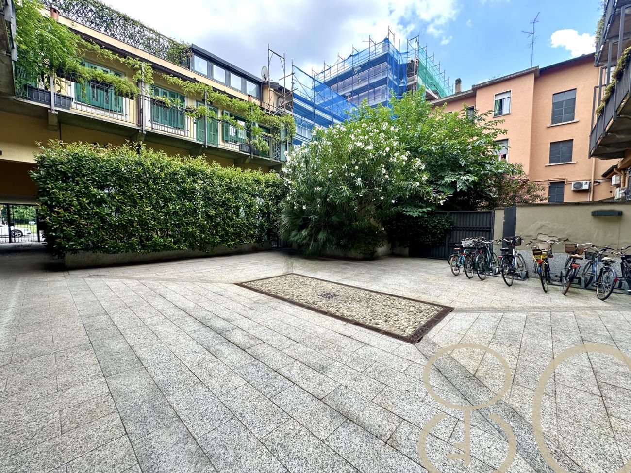 BILOCALE CON BALCONATA